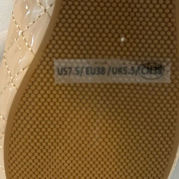 Women's flats quilted pattern round toe beige size 7.5 - Picture 7 of 8
